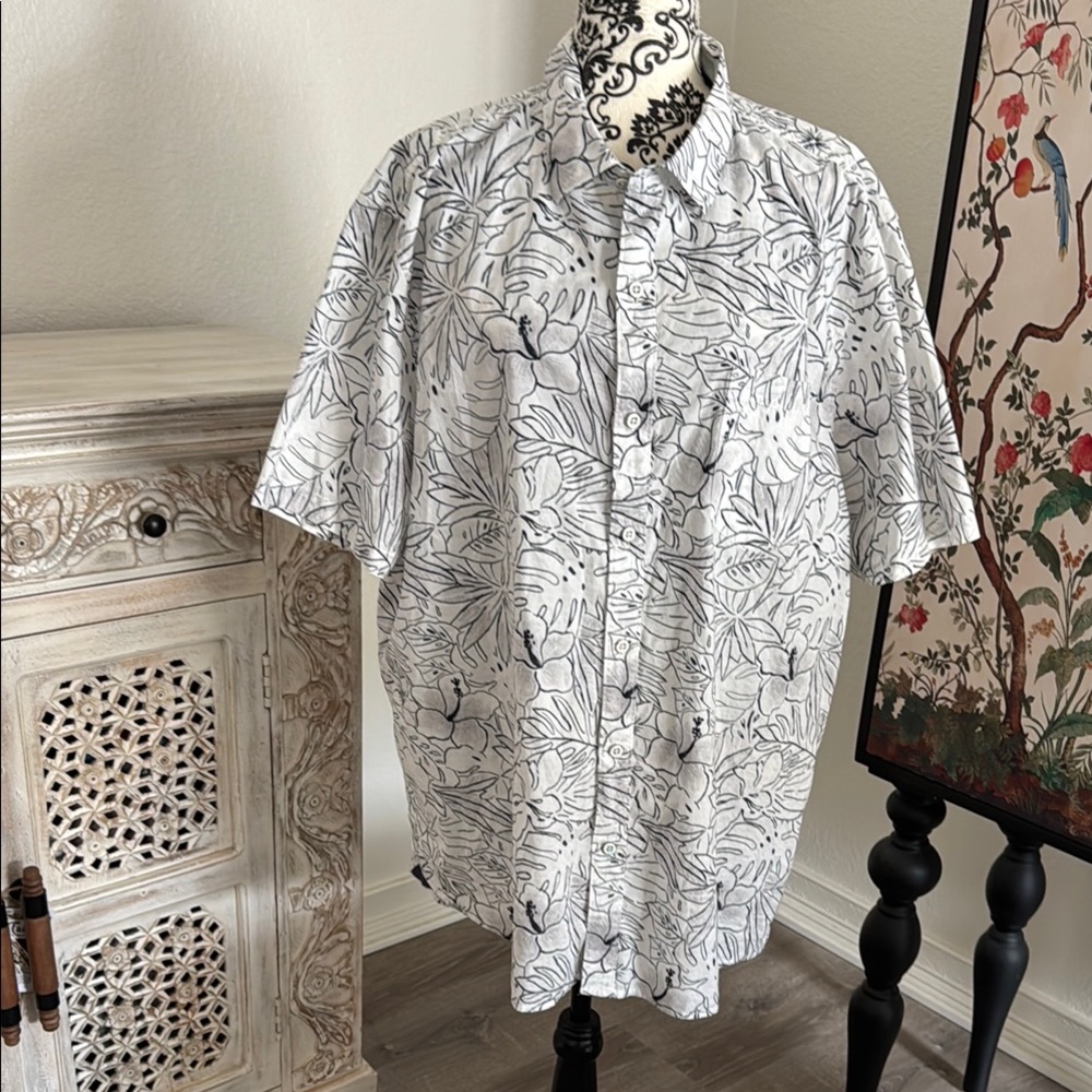 Tommy Bahama Men’s XXL Floral Short Sleeve Shirt